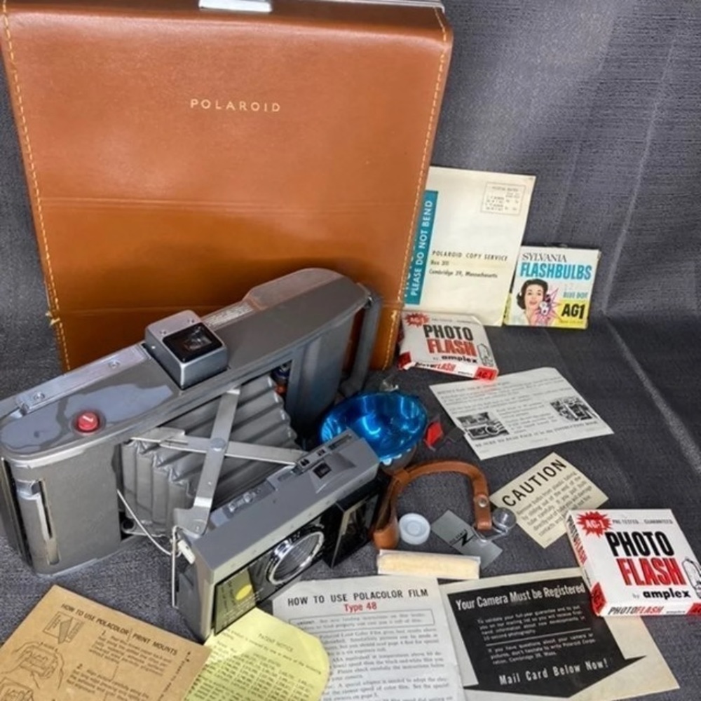 Vintage 1960s Folding Polaroid Land Camera w/ Original Leather Case,Accesories